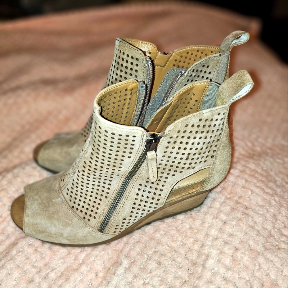 Earth Perforated Peep-Toe Ankle Boots - Beige